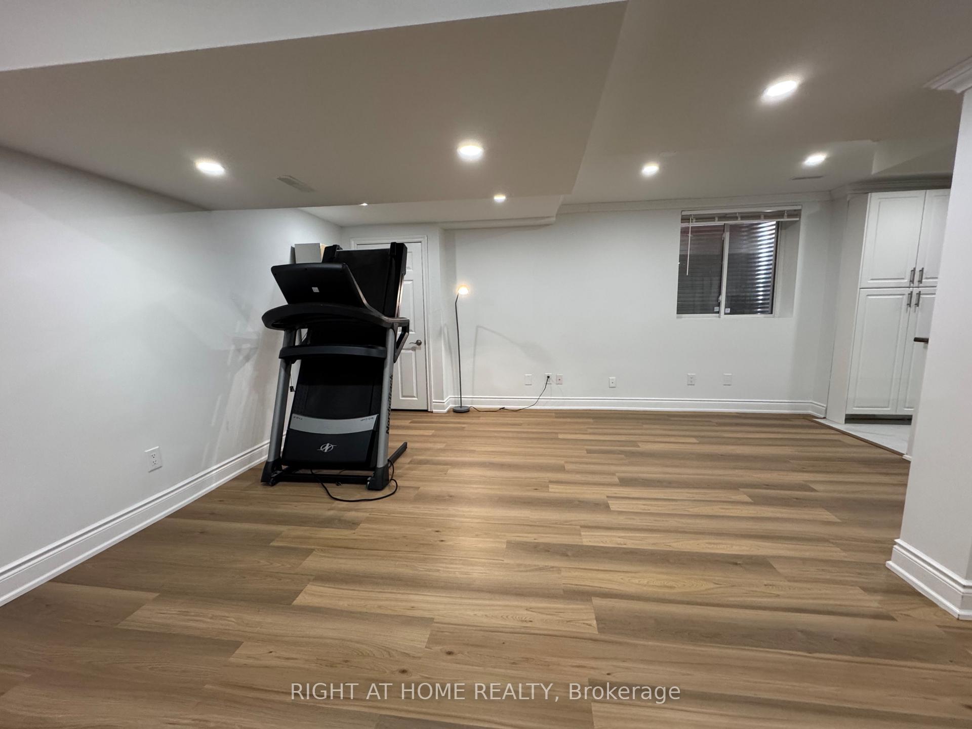 Photo 17 of 372 Winfield Terrace, Mississauga, Hurontario — HOMEH