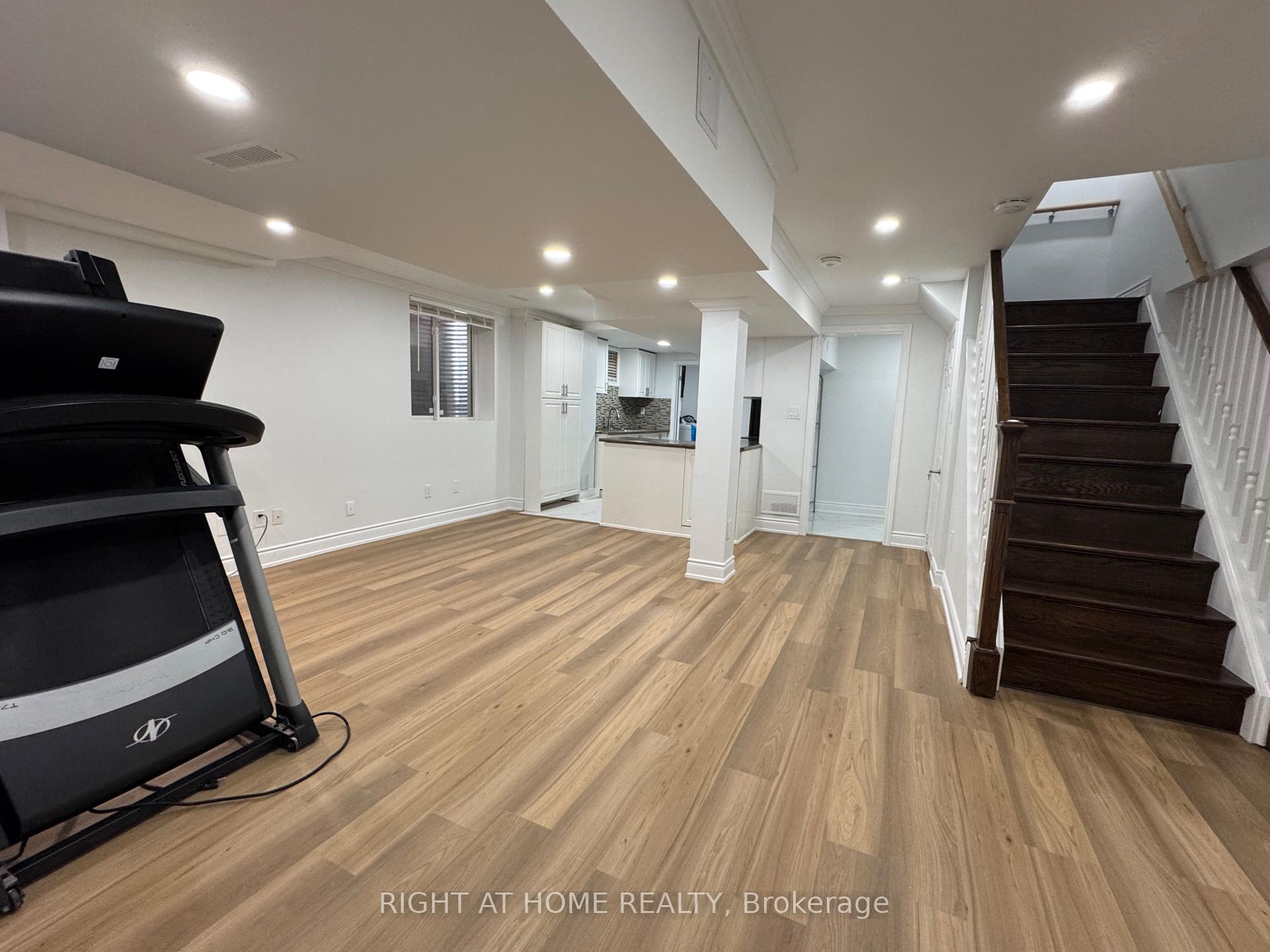 Photo 19 of 372 Winfield Terrace, Mississauga, Hurontario — HOMEH