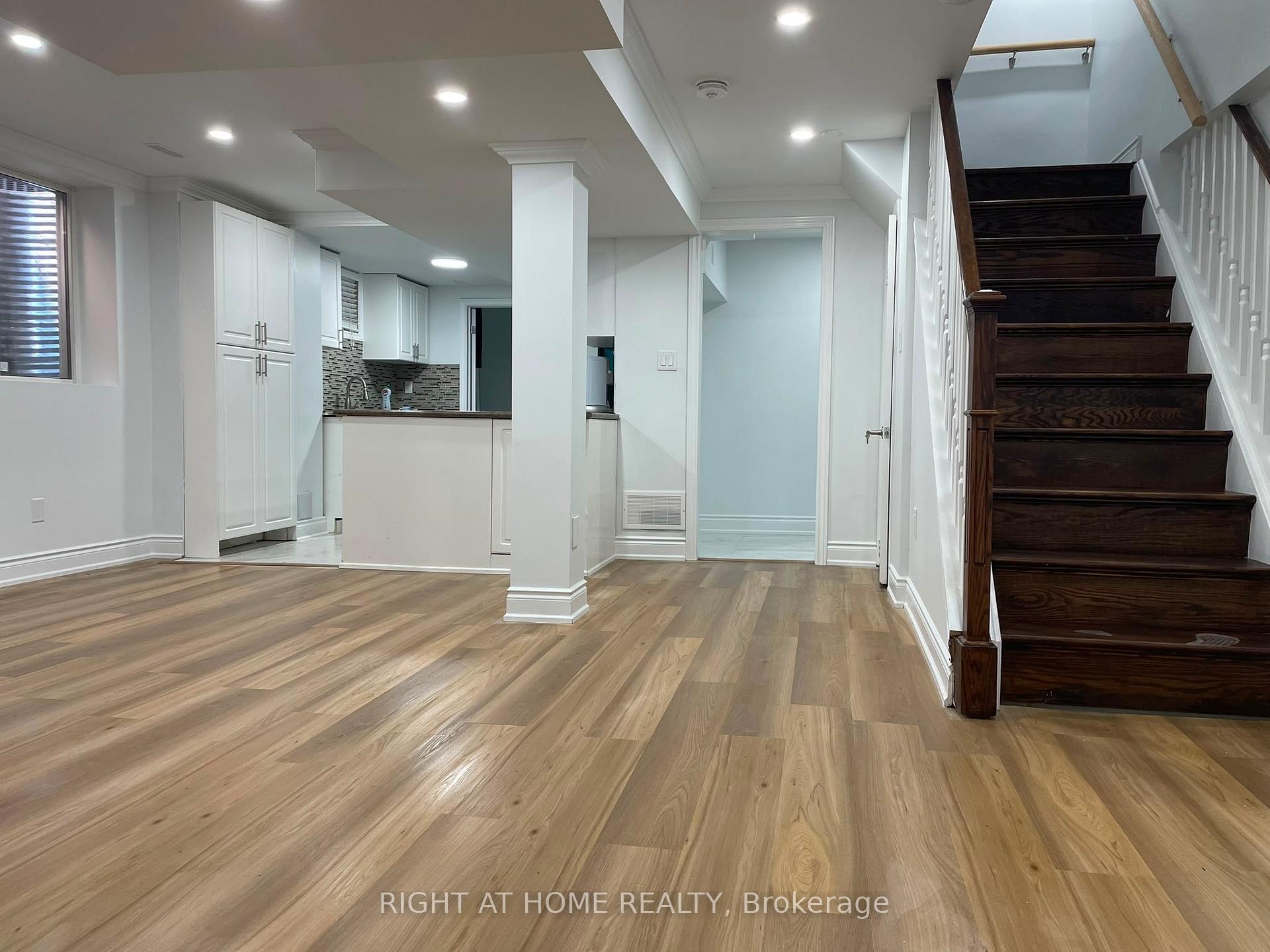 Photo 21 of 372 Winfield Terrace, Mississauga, Hurontario — HOMEH
