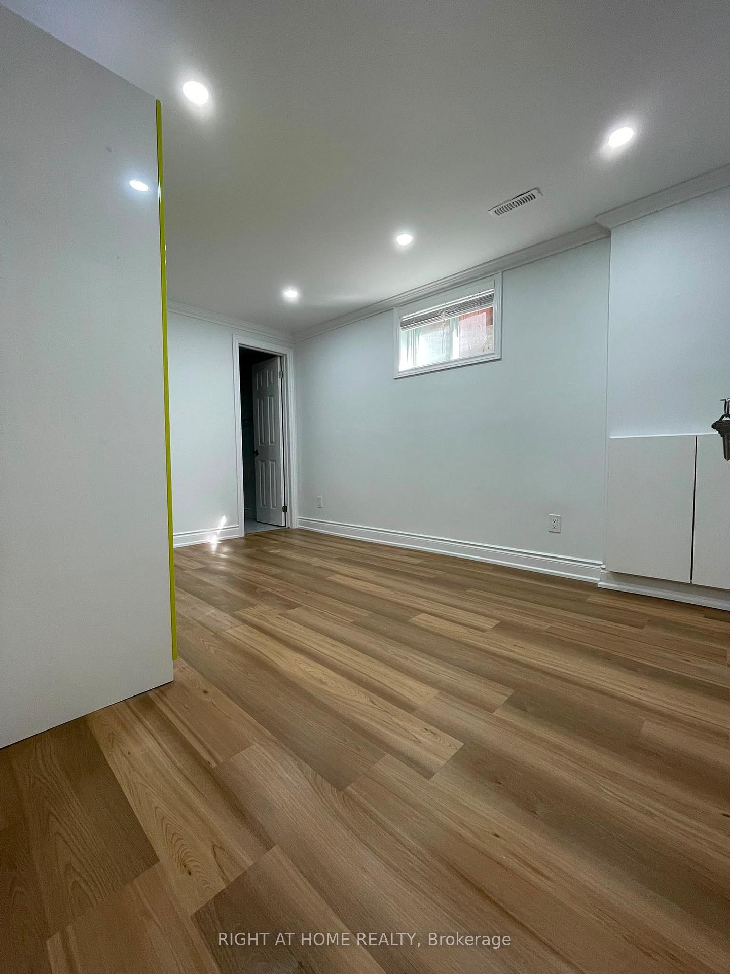 Photo 22 of 372 Winfield Terrace, Mississauga, Hurontario — HOMEH
