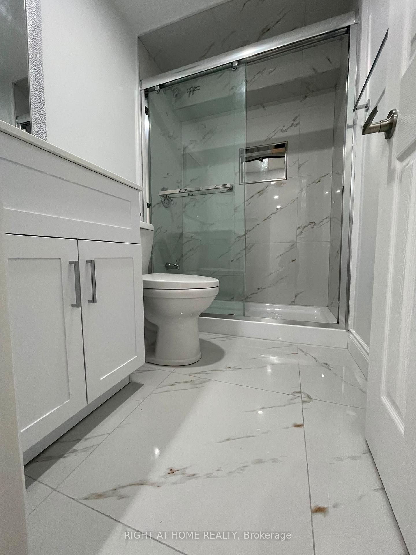 Photo 25 of 372 Winfield Terrace, Mississauga, Hurontario — HOMEH