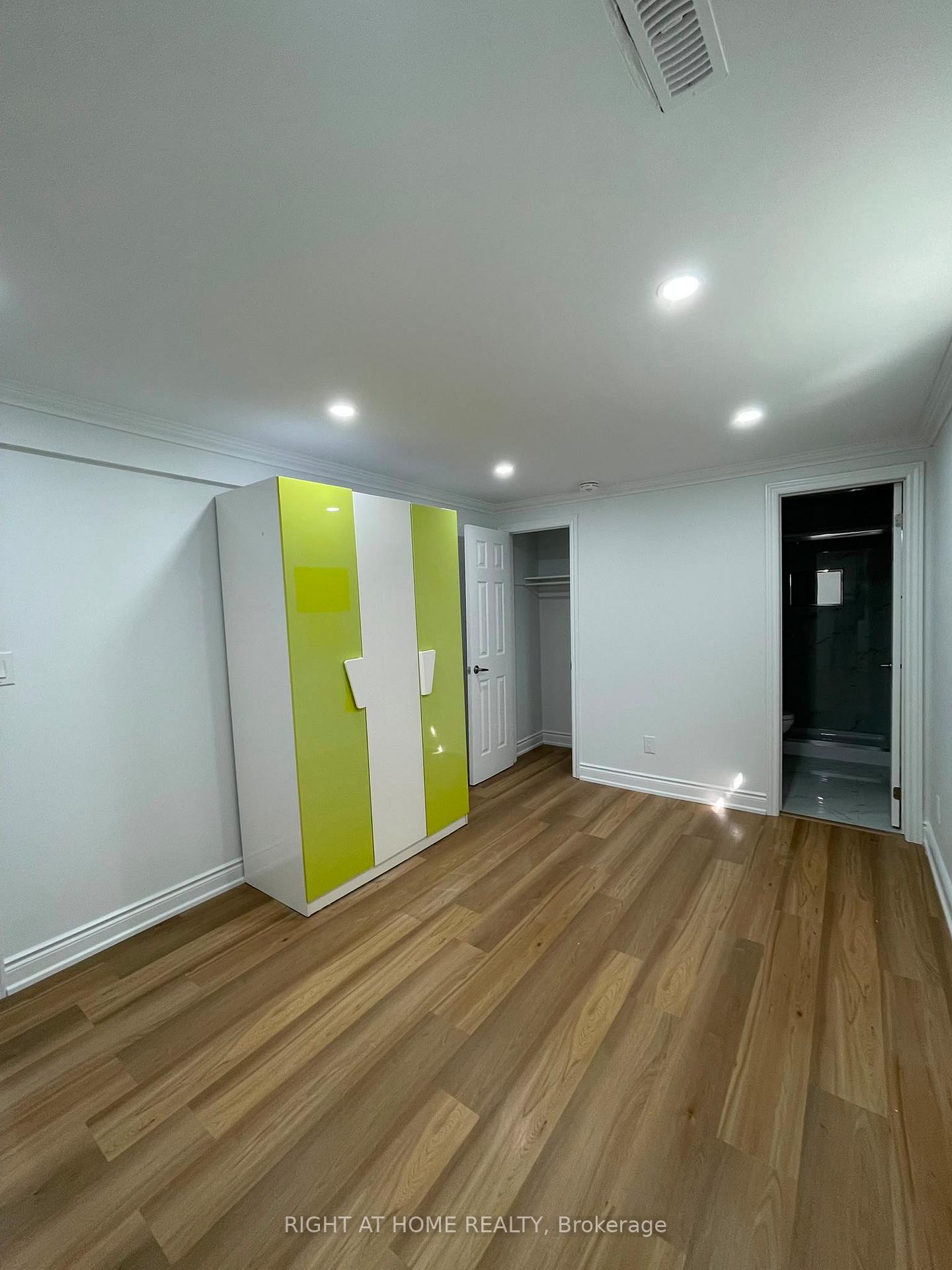 Photo 8 of 372 Winfield Terrace, Mississauga, Hurontario — HOMEH