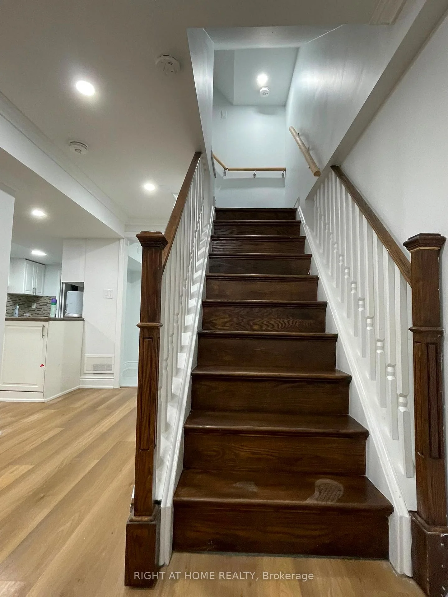 Photo 26 of 372 Winfield Terrace, Mississauga, Hurontario — HOMEH