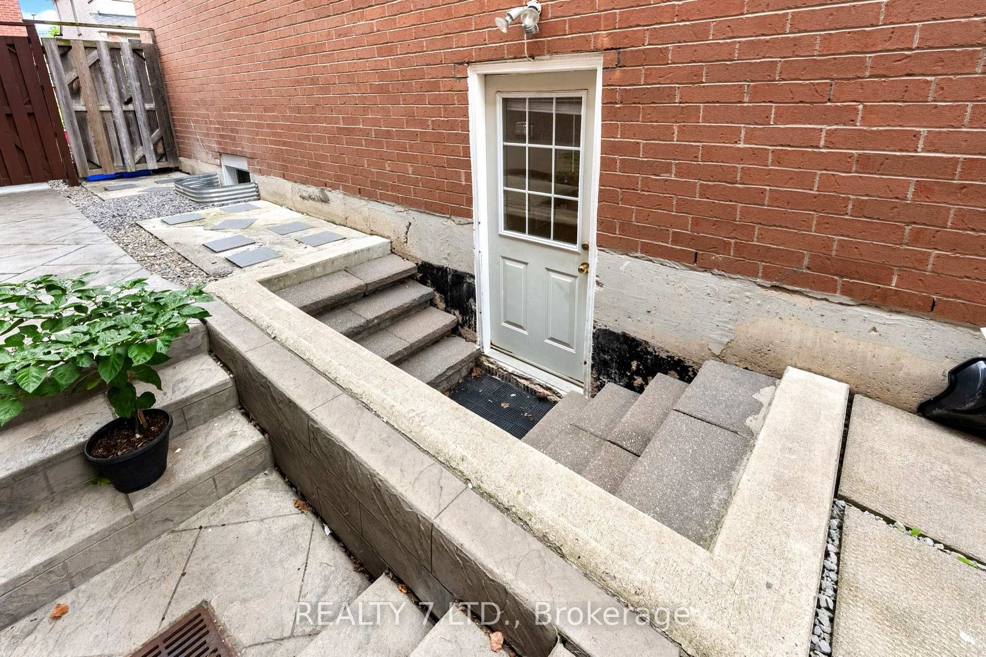 Photo 5 of Unit Bsmt, 62 Fairlane Crescent, Vaughan, Vellore Village — HOMEH