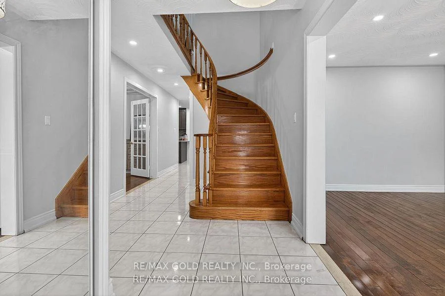 Photo 6 of 35 Kirk Drive, Brampton, Northwood Park — HOMEH