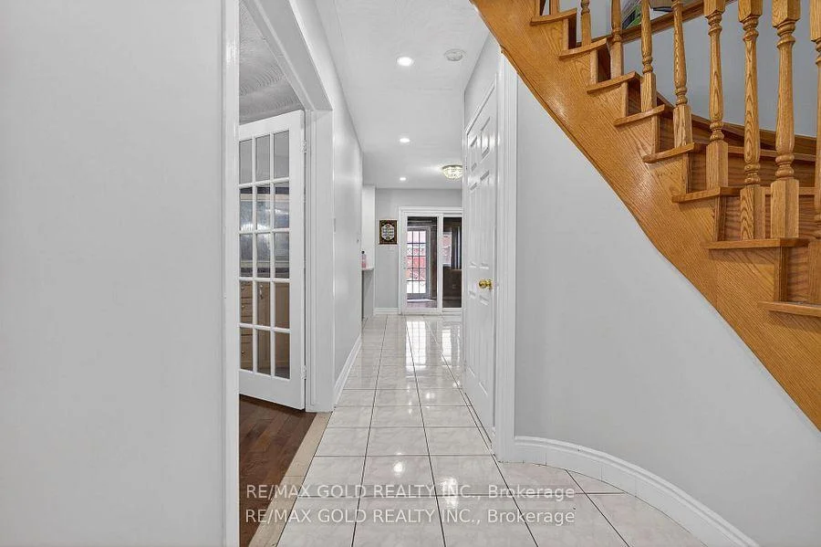 Photo 7 of 35 Kirk Drive, Brampton, Northwood Park — HOMEH