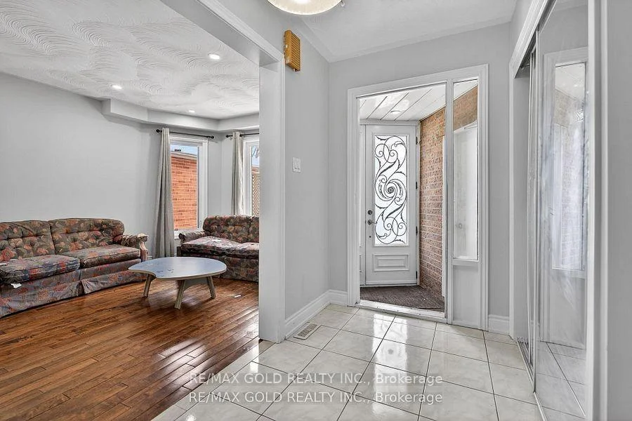 Photo 8 of 35 Kirk Drive, Brampton, Northwood Park — HOMEH