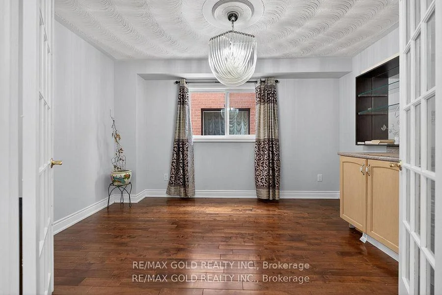 Photo 11 of 35 Kirk Drive, Brampton, Northwood Park — HOMEH