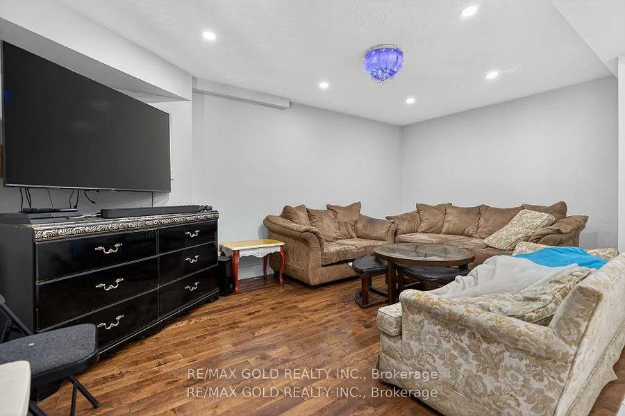 Photo 13 of 35 Kirk Drive, Brampton, Northwood Park — HOMEH