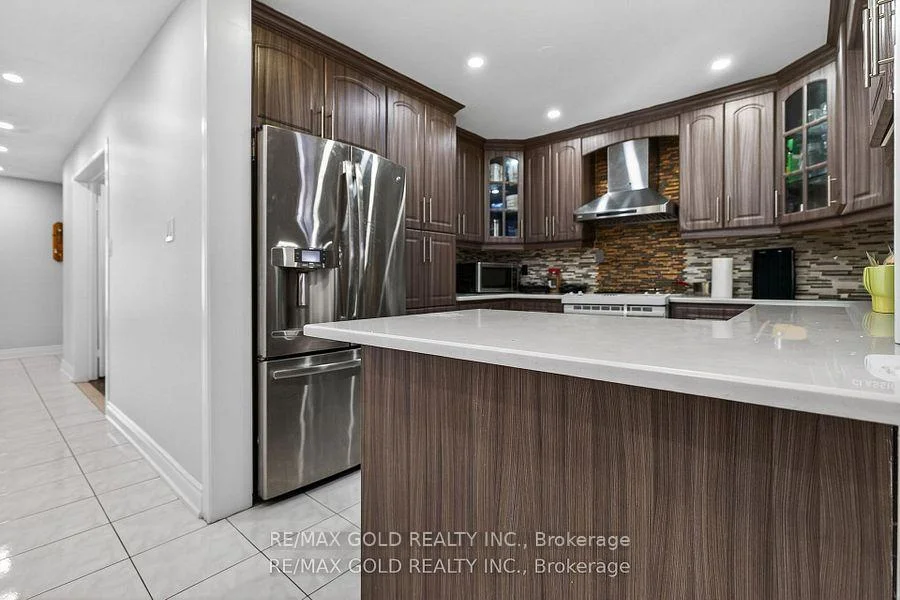 Photo 15 of 35 Kirk Drive, Brampton, Northwood Park — HOMEH