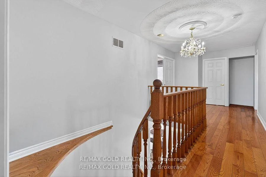 Photo 26 of 35 Kirk Drive, Brampton, Northwood Park — HOMEH