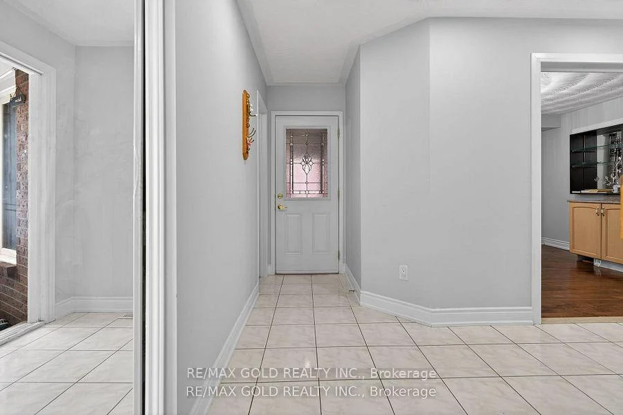 Photo 27 of 35 Kirk Drive, Brampton, Northwood Park — HOMEH