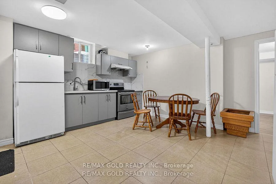 Photo 29 of 35 Kirk Drive, Brampton, Northwood Park — HOMEH