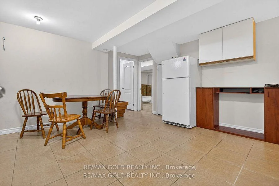 Photo 30 of 35 Kirk Drive, Brampton, Northwood Park — HOMEH