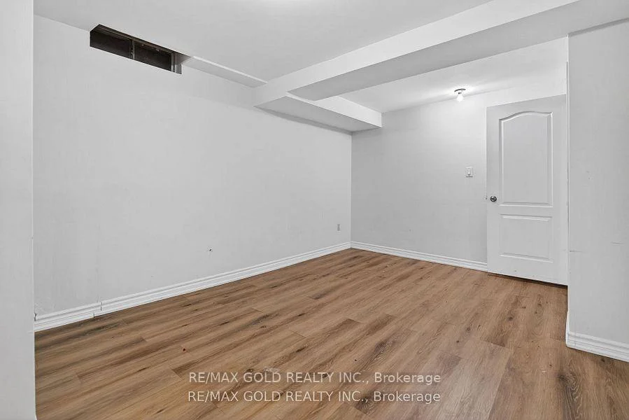 Photo 32 of 35 Kirk Drive, Brampton, Northwood Park — HOMEH