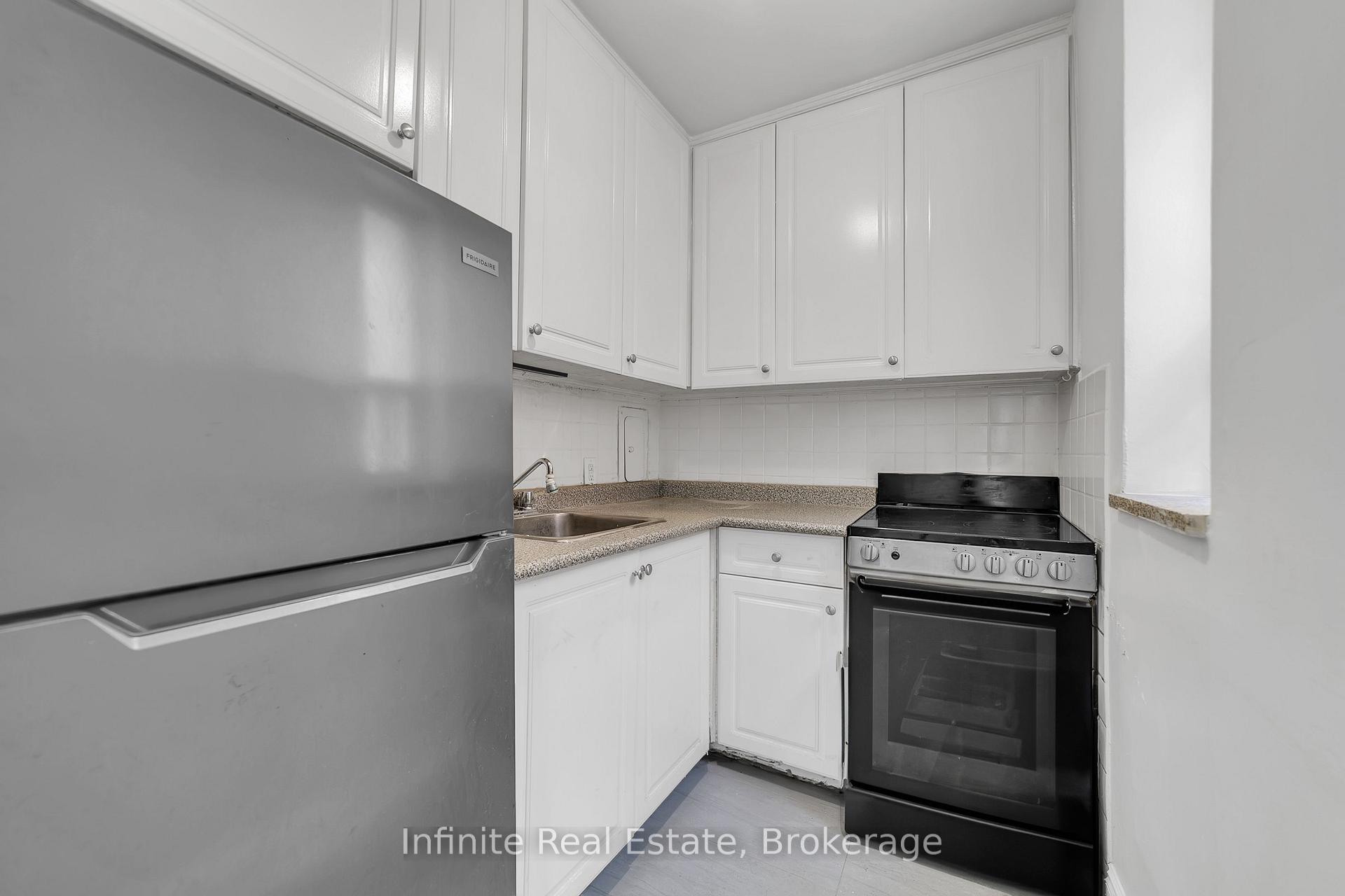 Photo 3 of Unit 111, 896 Eglinton Avenue E, Toronto, Leaside — HOMEH