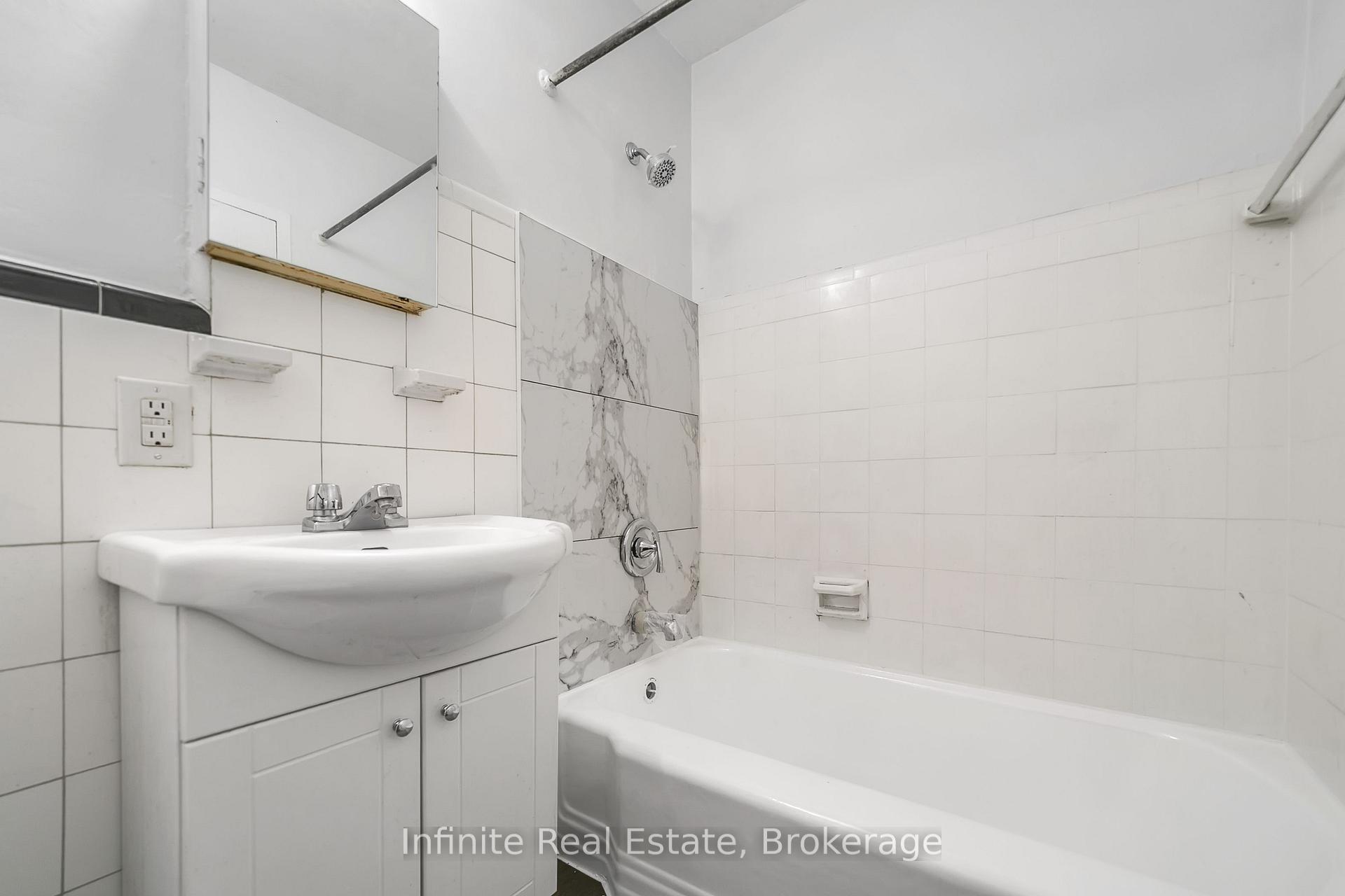 Photo 6 of Unit 111, 896 Eglinton Avenue E, Toronto, Leaside — HOMEH