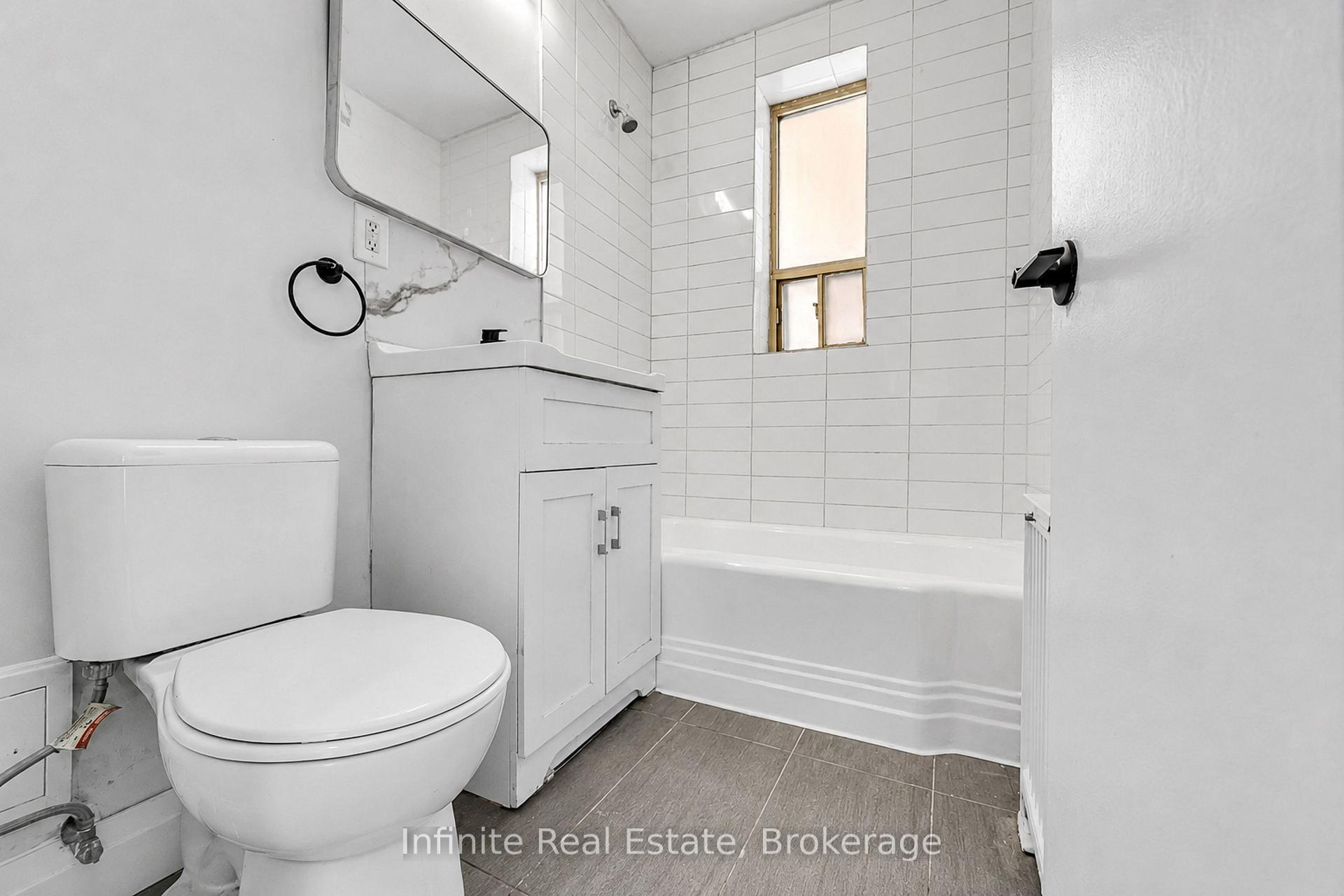 Photo 8 of Unit 113, 896 Eglinton Avenue E, Toronto, Leaside — HOMEH