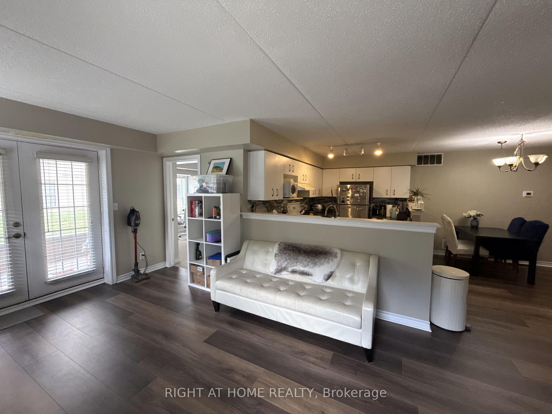 Photo 4 of Unit 113, 1450 Bishops Gate, Oakville, Glen Abbey — HOMEH