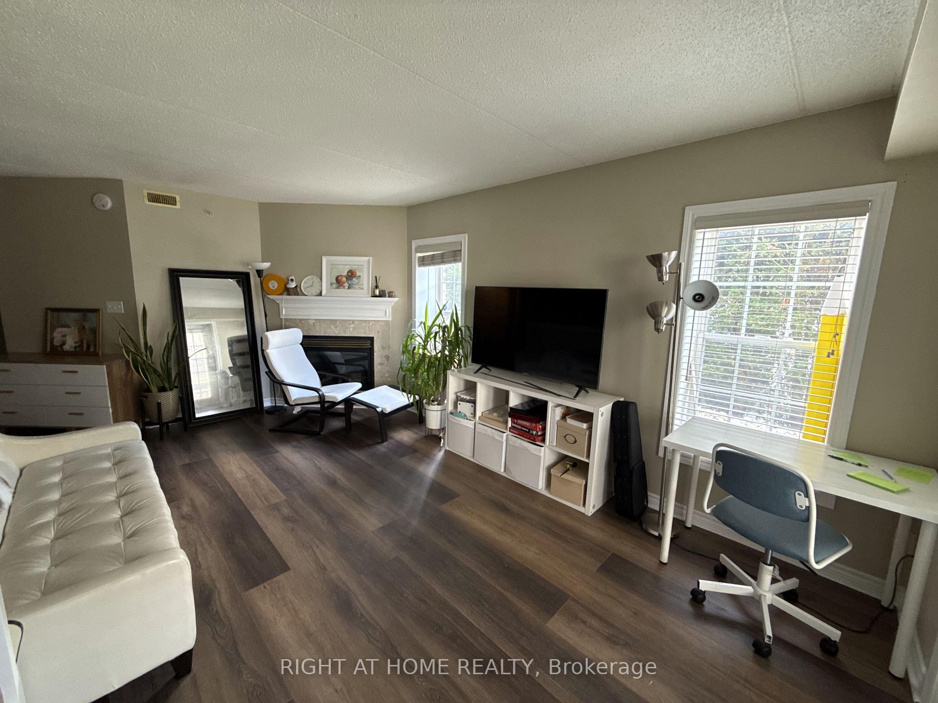 Photo 6 of Unit 113, 1450 Bishops Gate, Oakville, Glen Abbey — HOMEH