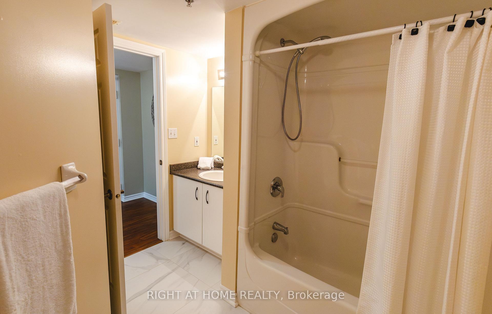 Photo 16 of Unit 113, 1450 Bishops Gate, Oakville, Glen Abbey — HOMEH