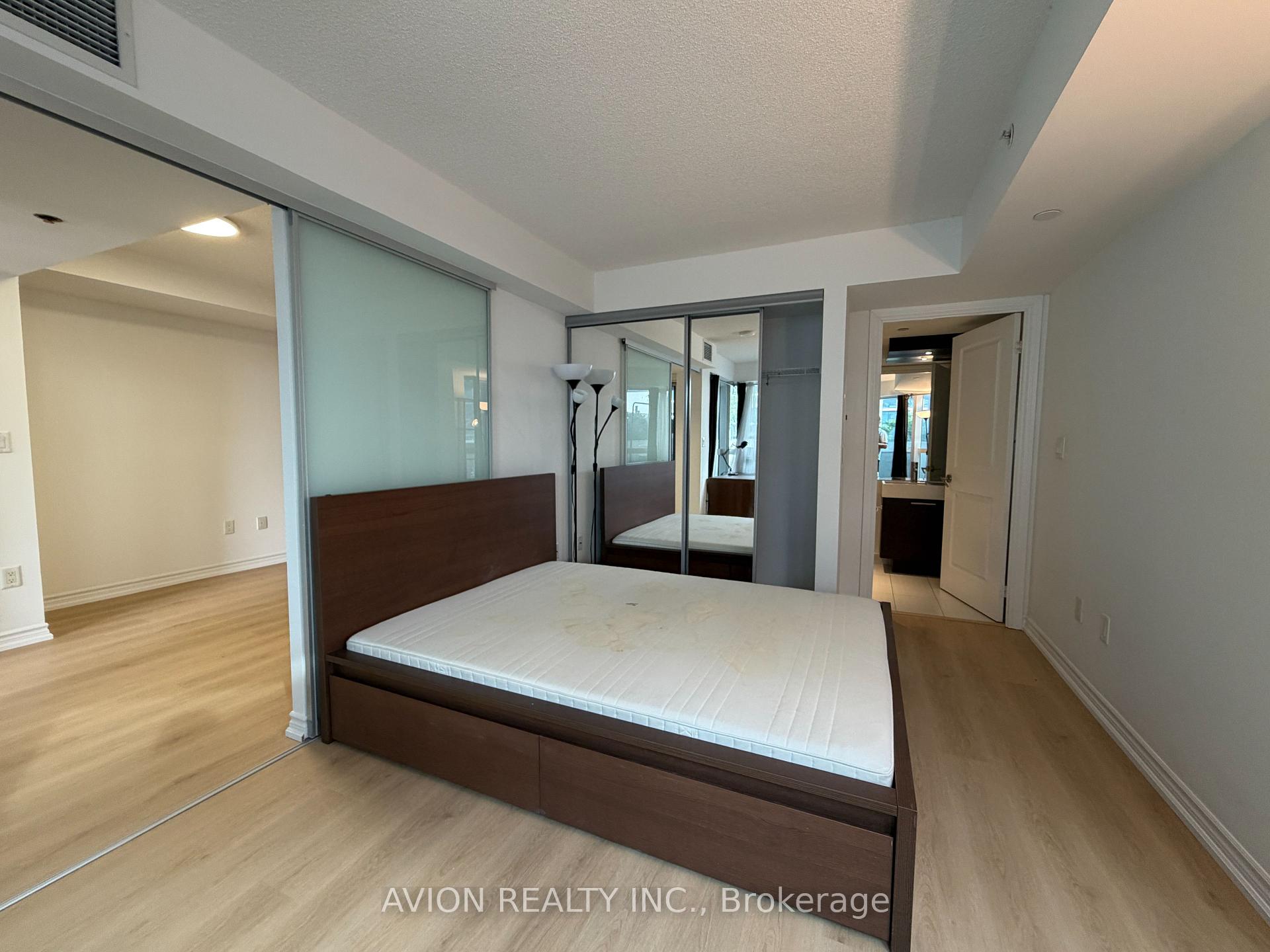 Photo 4 of Unit 1408, 386 Yonge Street, Toronto, Bay Street Corridor — HOMEH