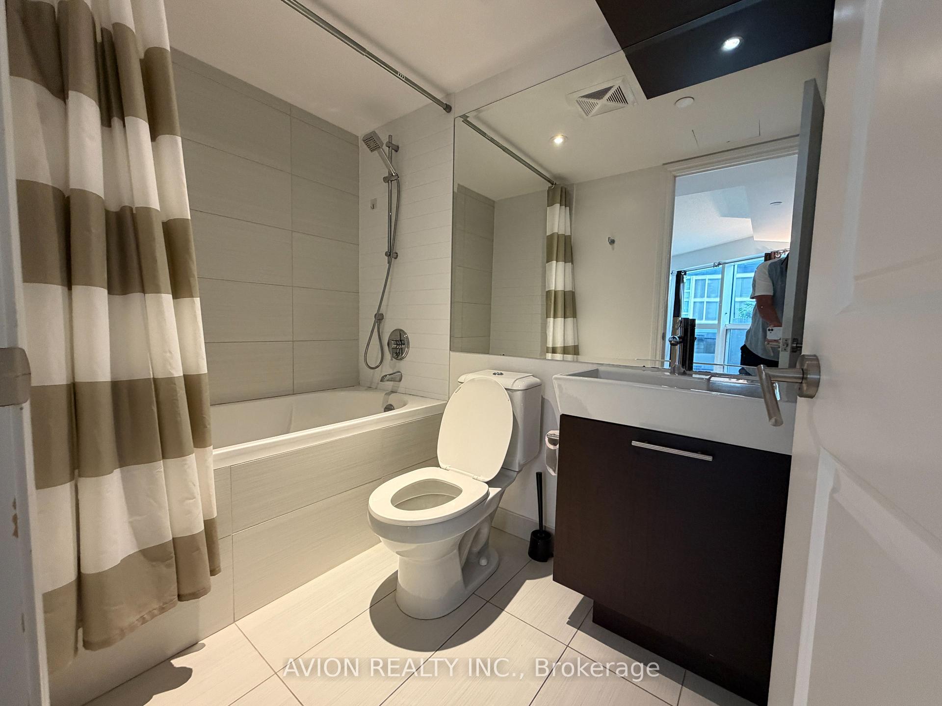 Photo 7 of Unit 1408, 386 Yonge Street, Toronto, Bay Street Corridor — HOMEH