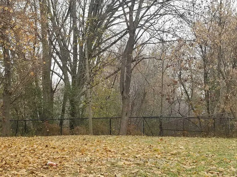 Photo 4 of 11 Mclaughlin Road, Brampton, Brampton West — HOMEH