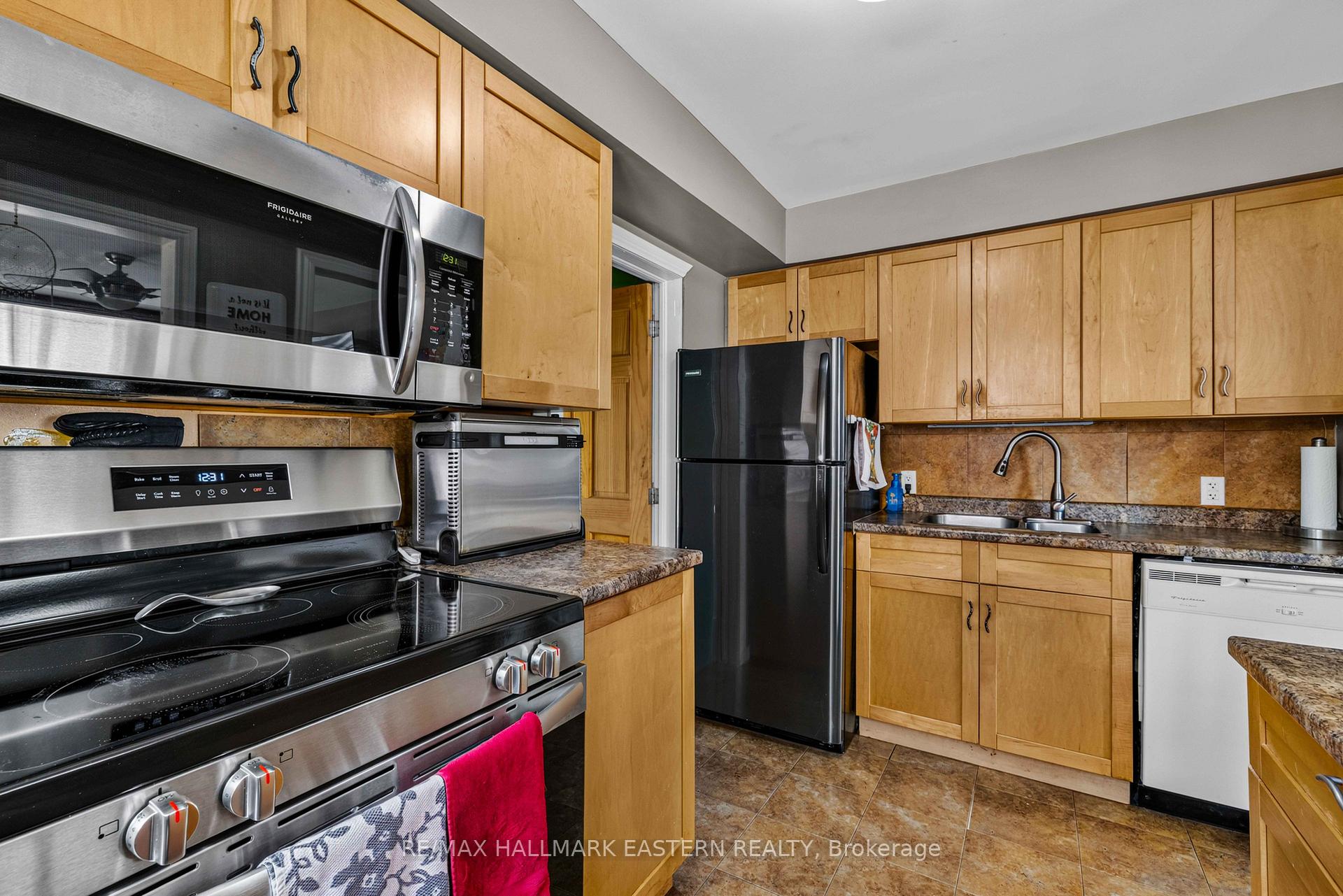 Photo 12 of 420 Edison Avenue, Peterborough, Otonabee Ward 1 — HOMEH