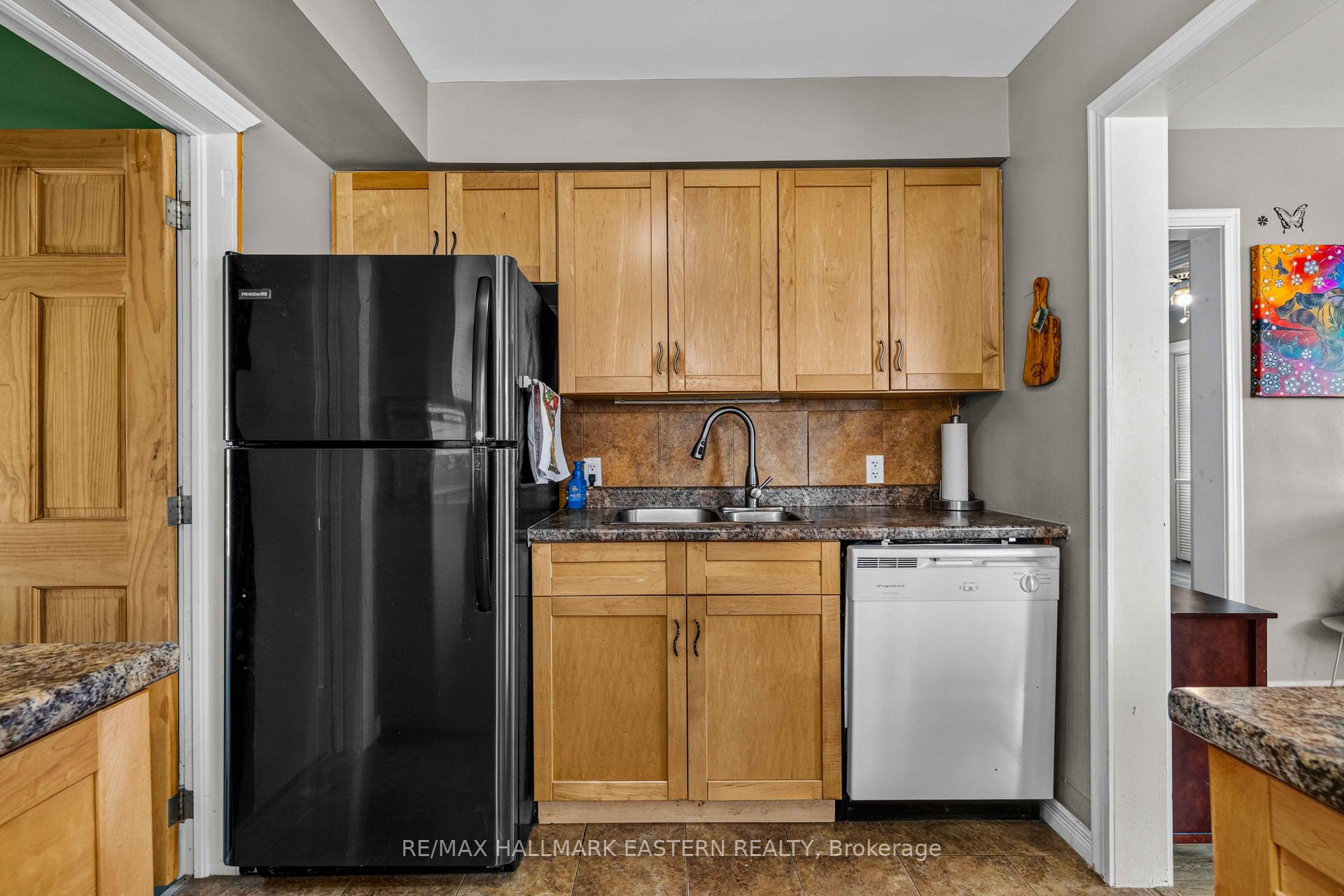 Photo 13 of 420 Edison Avenue, Peterborough, Otonabee Ward 1 — HOMEH