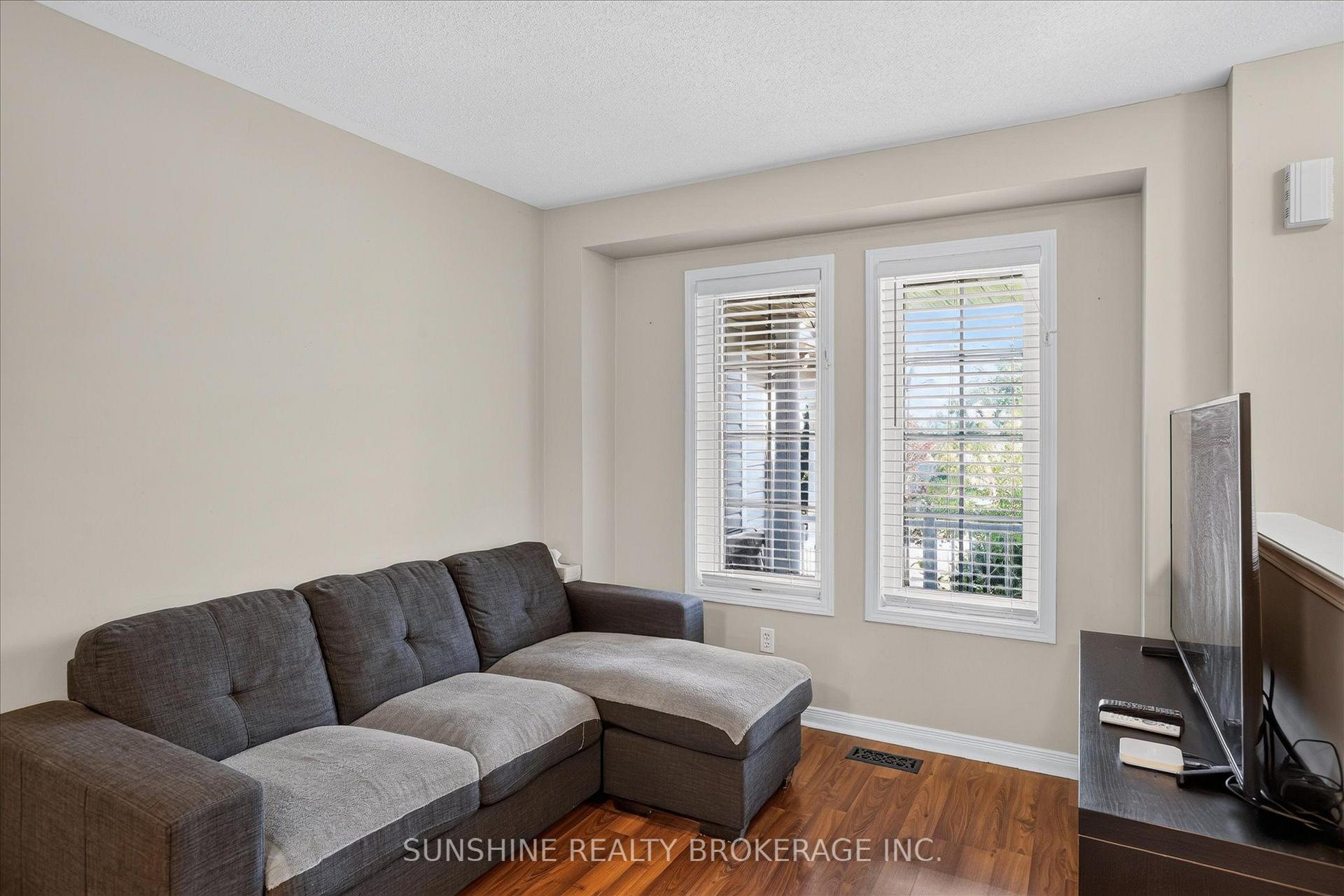Photo 5 of 254 Tobin Court, Peterborough, Northcrest Ward 5 — HOMEH