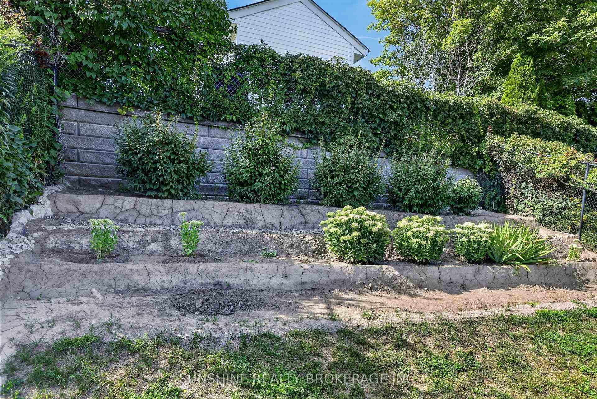 Photo 35 of 254 Tobin Court, Peterborough, Northcrest Ward 5 — HOMEH