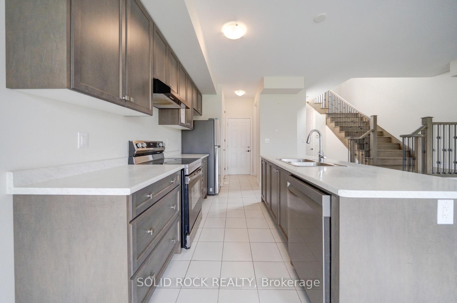 Photo 10 of 305 Vanilla Trail, Thorold, Rolling Meadows — HOMEH