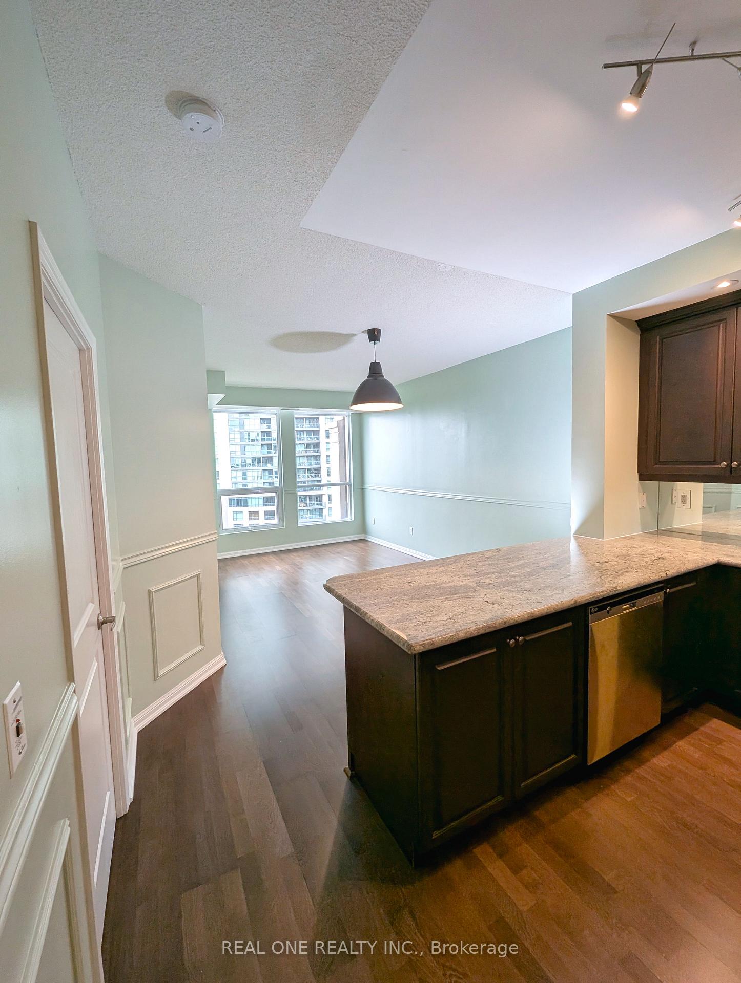 Photo 4 of Unit 1015, 628 Fleet Street, Toronto, Niagara — HOMEH