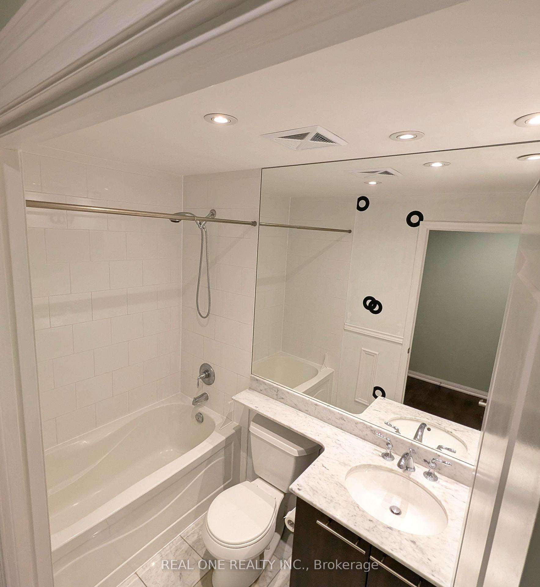 Photo 6 of Unit 1015, 628 Fleet Street, Toronto, Niagara — HOMEH