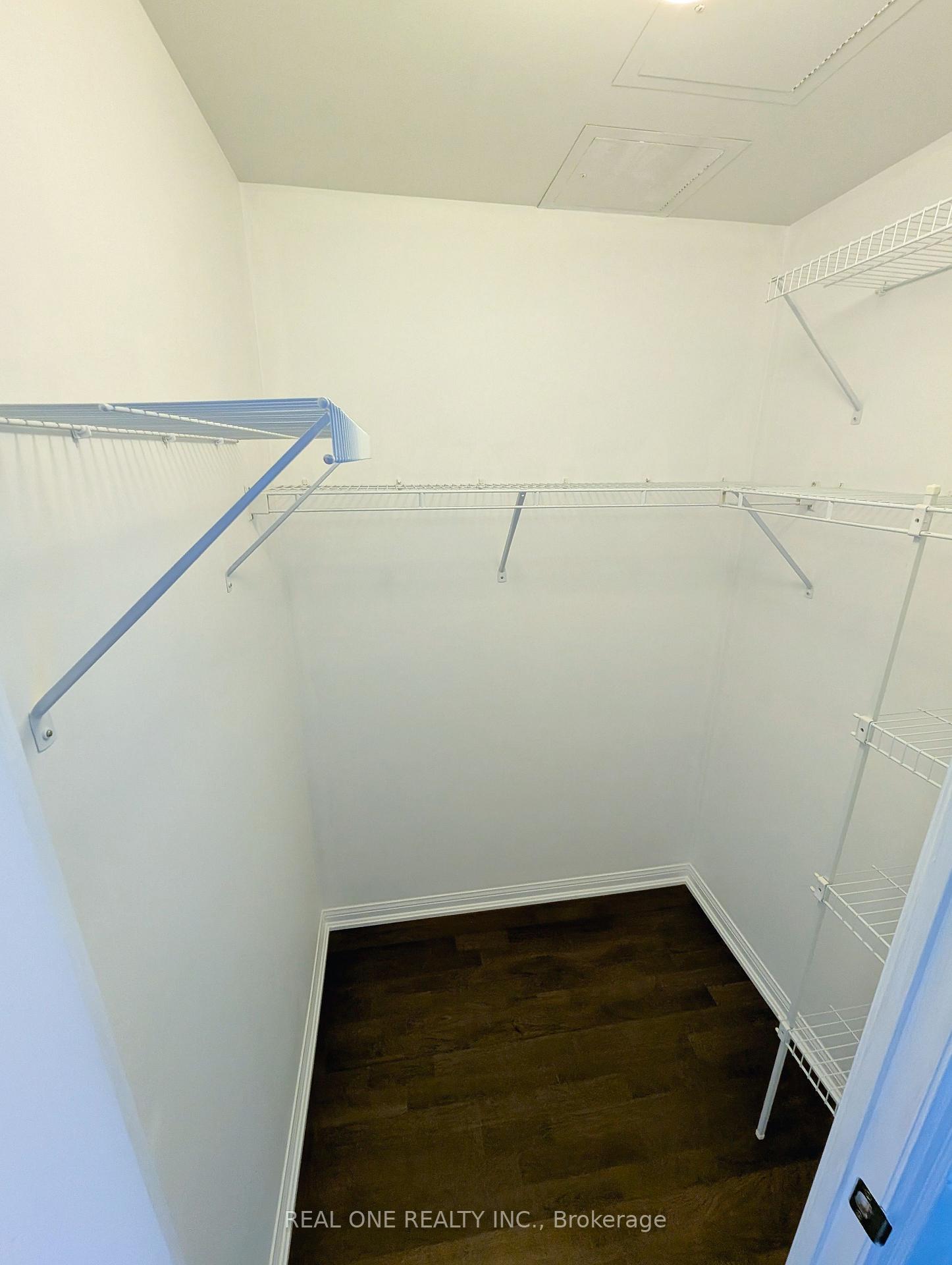 Photo 8 of Unit 1015, 628 Fleet Street, Toronto, Niagara — HOMEH