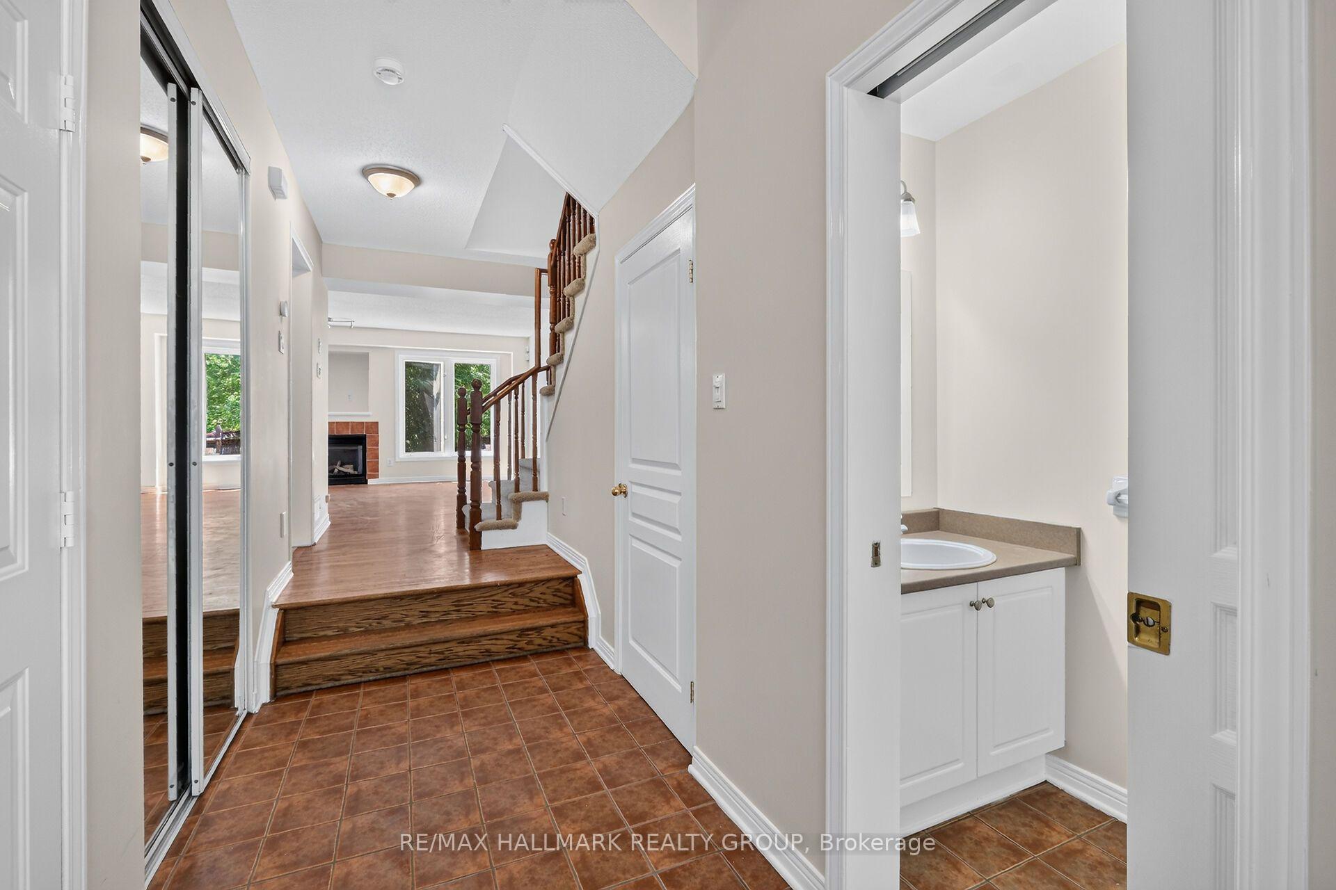 Photo 7 of 24 Gray Crescent, Ottawa, Kanata - Beaverbrook — HOMEH