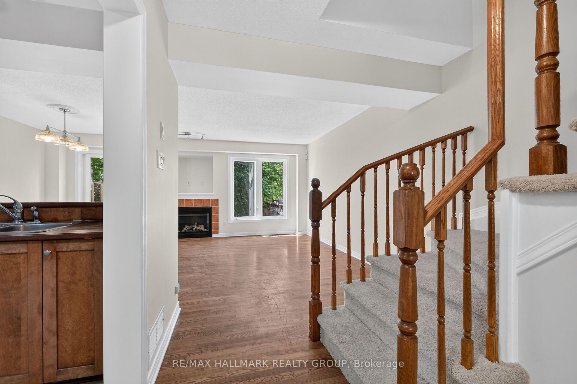 Photo 8 of 24 Gray Crescent, Ottawa, Kanata - Beaverbrook — HOMEH