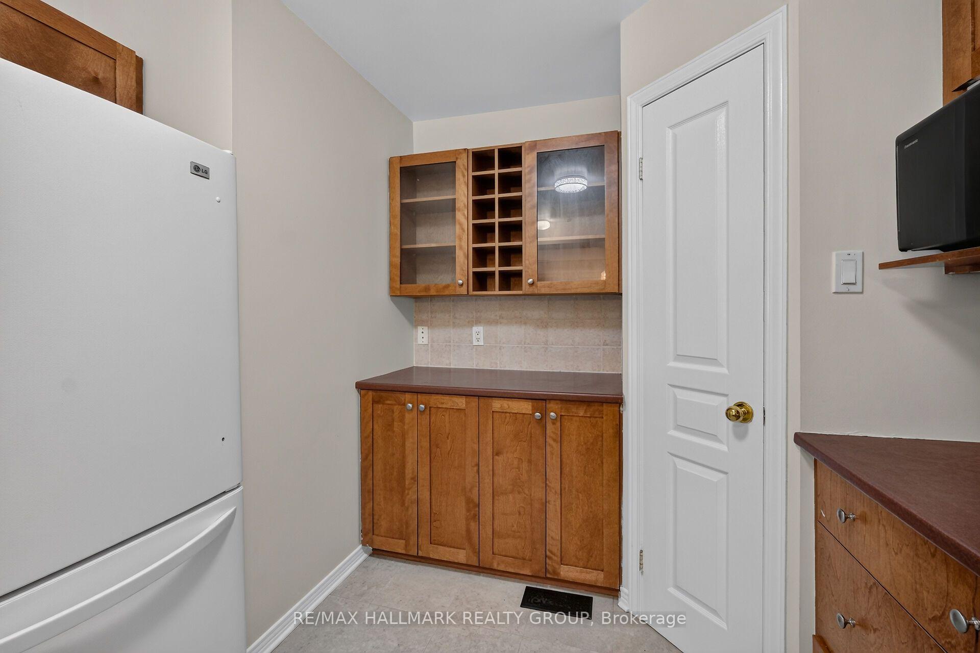 Photo 10 of 24 Gray Crescent, Ottawa, Kanata - Beaverbrook — HOMEH
