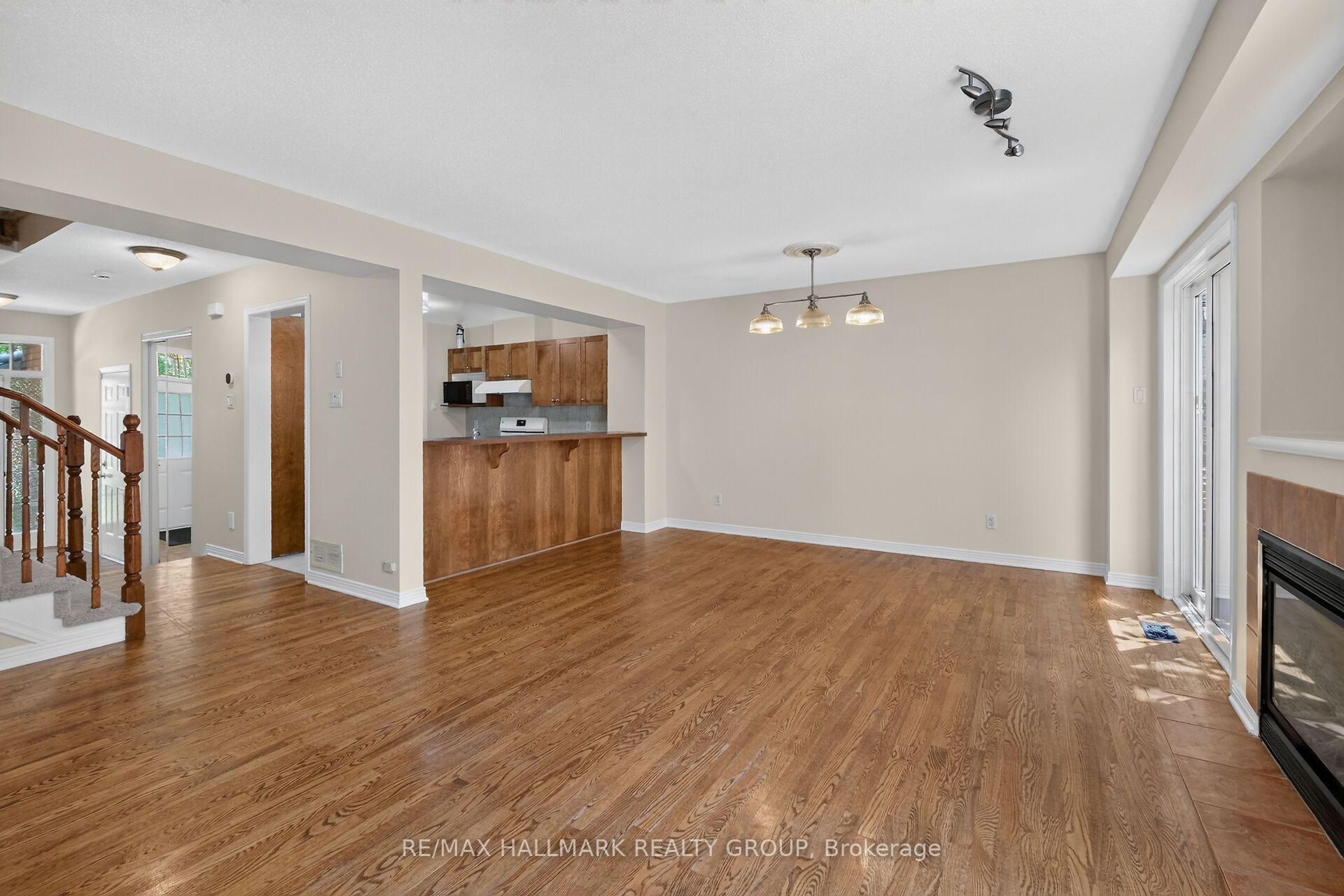 Photo 13 of 24 Gray Crescent, Ottawa, Kanata - Beaverbrook — HOMEH