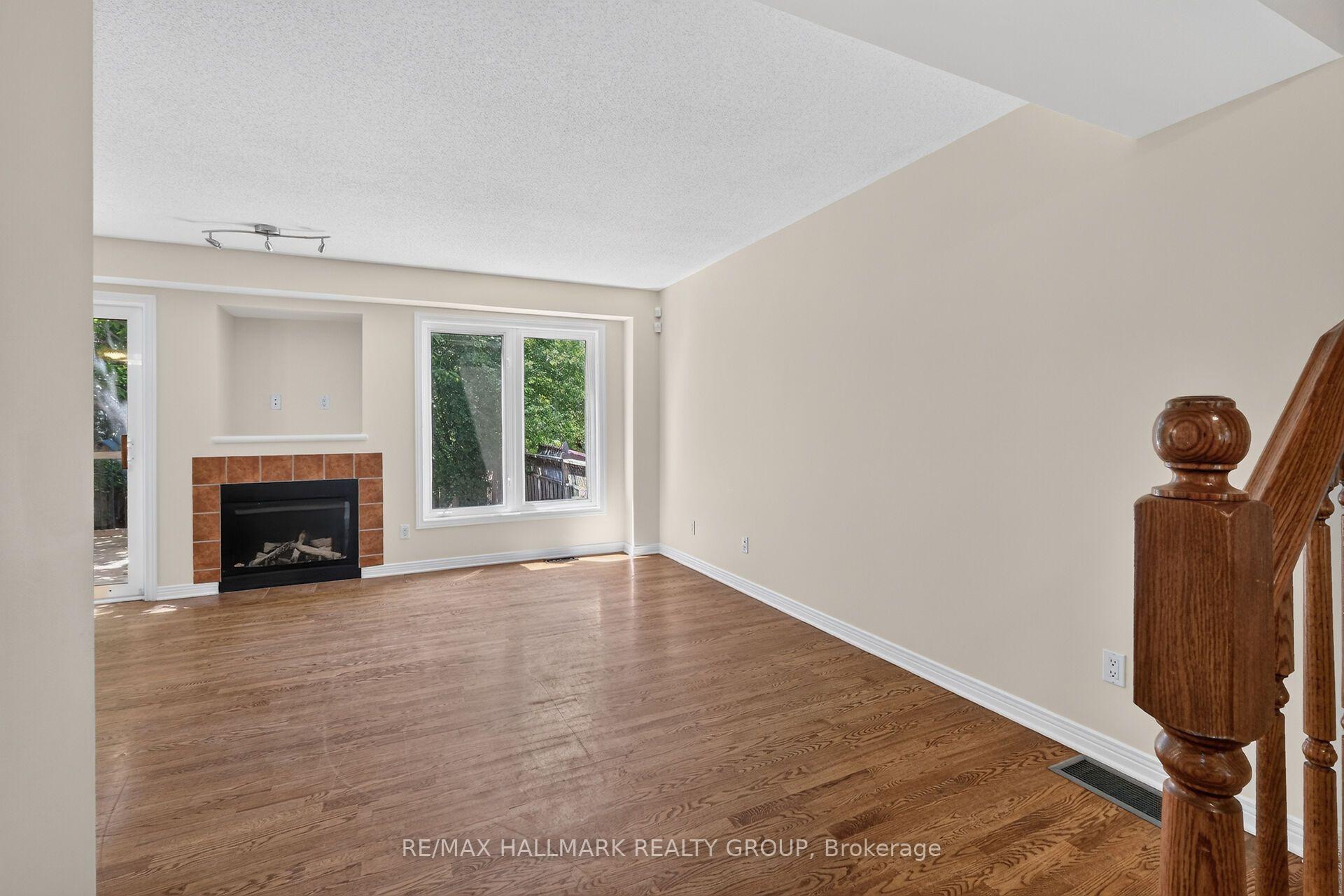 Photo 14 of 24 Gray Crescent, Ottawa, Kanata - Beaverbrook — HOMEH