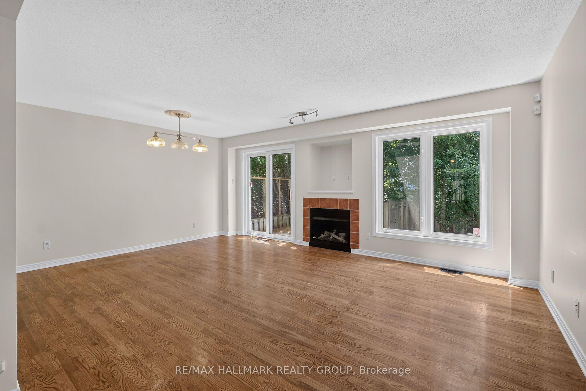Photo 15 of 24 Gray Crescent, Ottawa, Kanata - Beaverbrook — HOMEH
