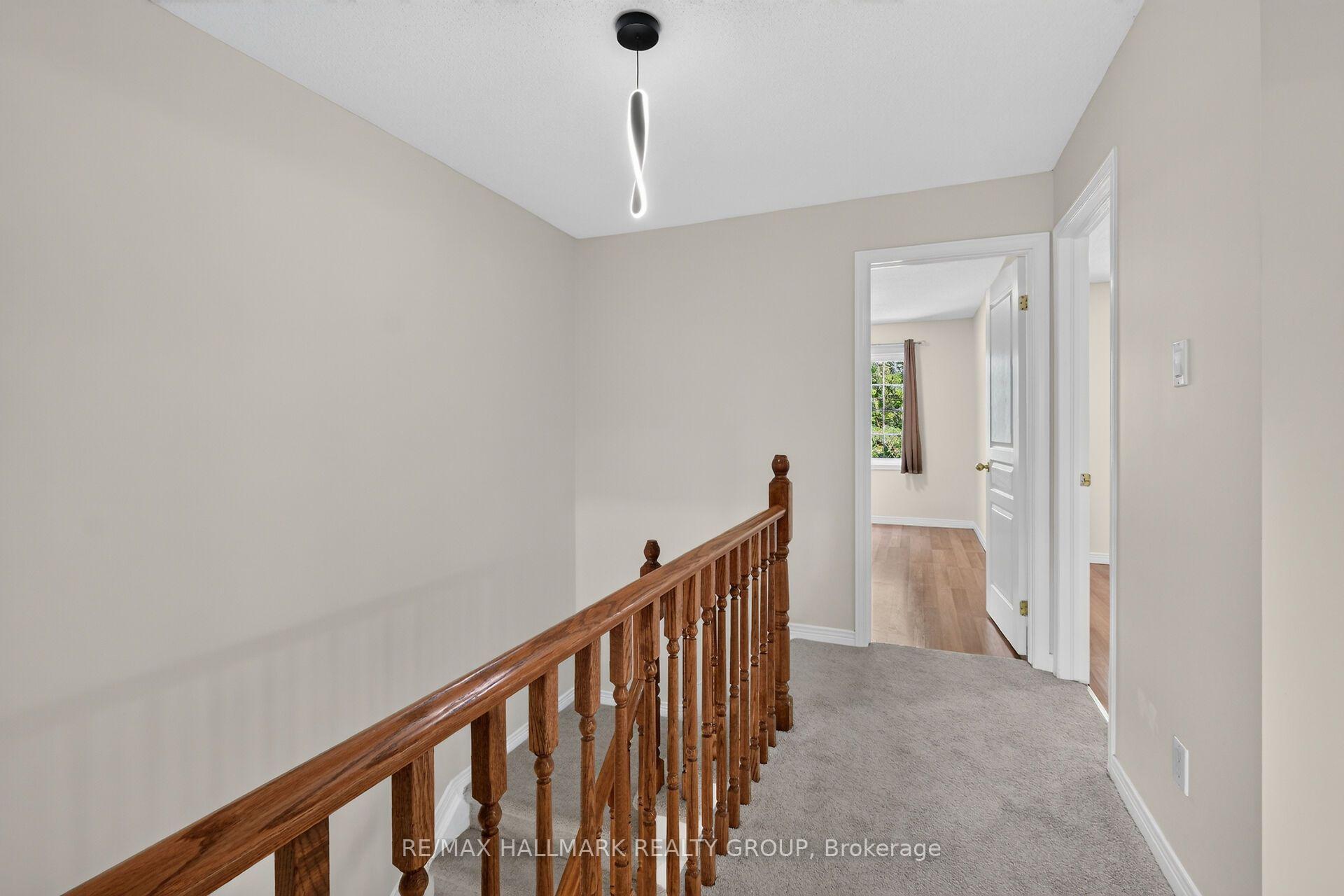 Photo 17 of 24 Gray Crescent, Ottawa, Kanata - Beaverbrook — HOMEH