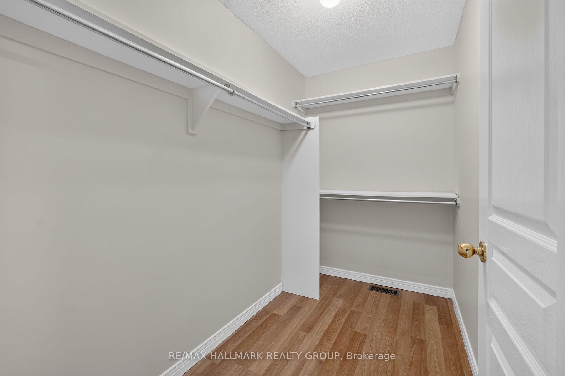 Photo 19 of 24 Gray Crescent, Ottawa, Kanata - Beaverbrook — HOMEH