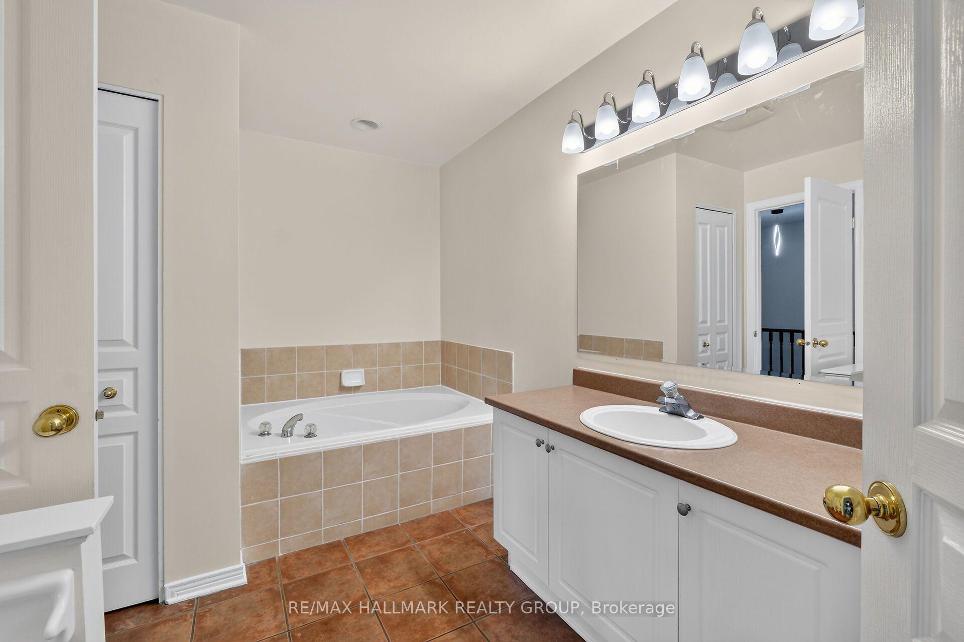 Photo 21 of 24 Gray Crescent, Ottawa, Kanata - Beaverbrook — HOMEH