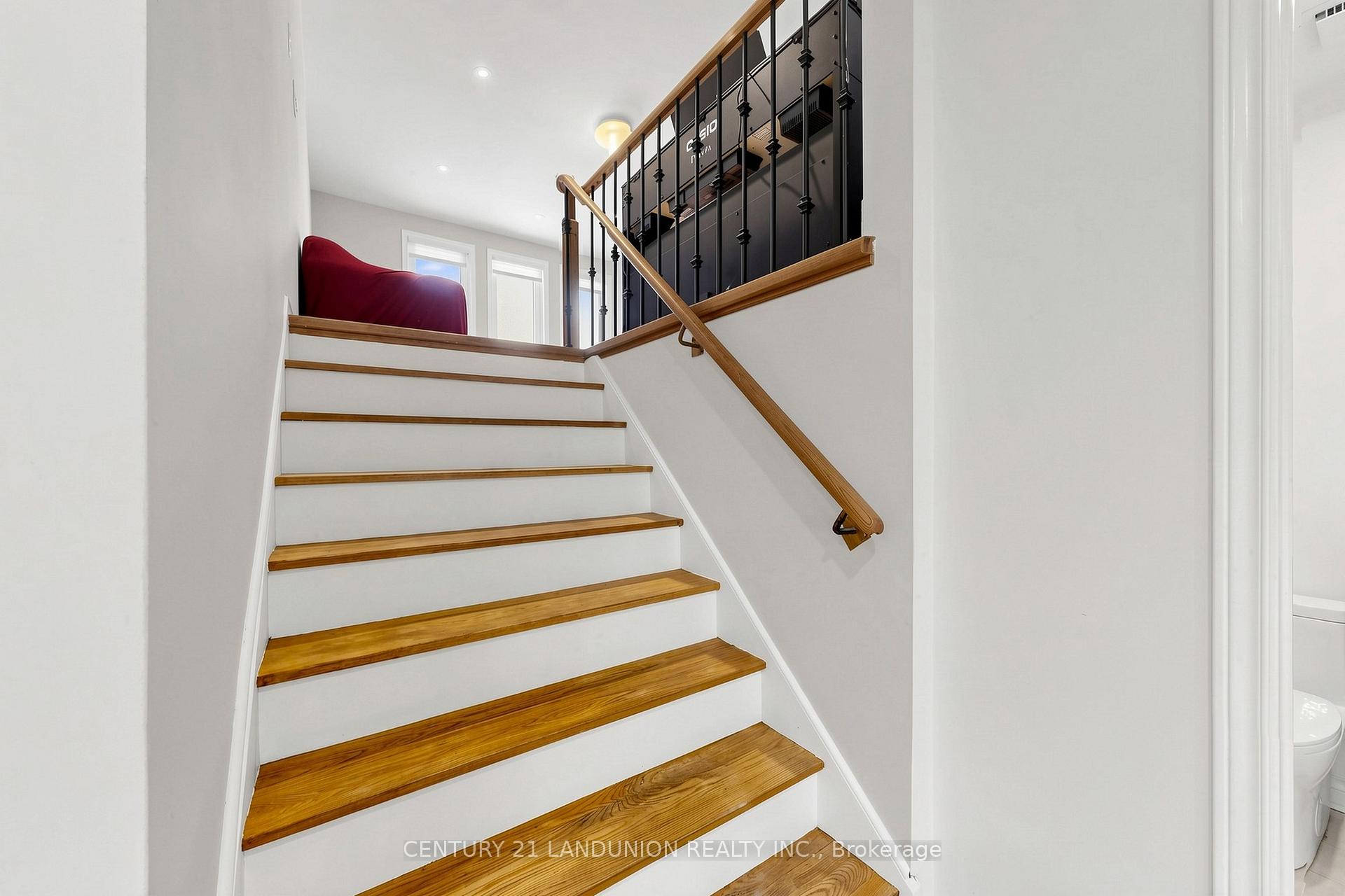 Photo 4 of 329 Atha Avenue, Richmond Hill, Harding — HOMEH