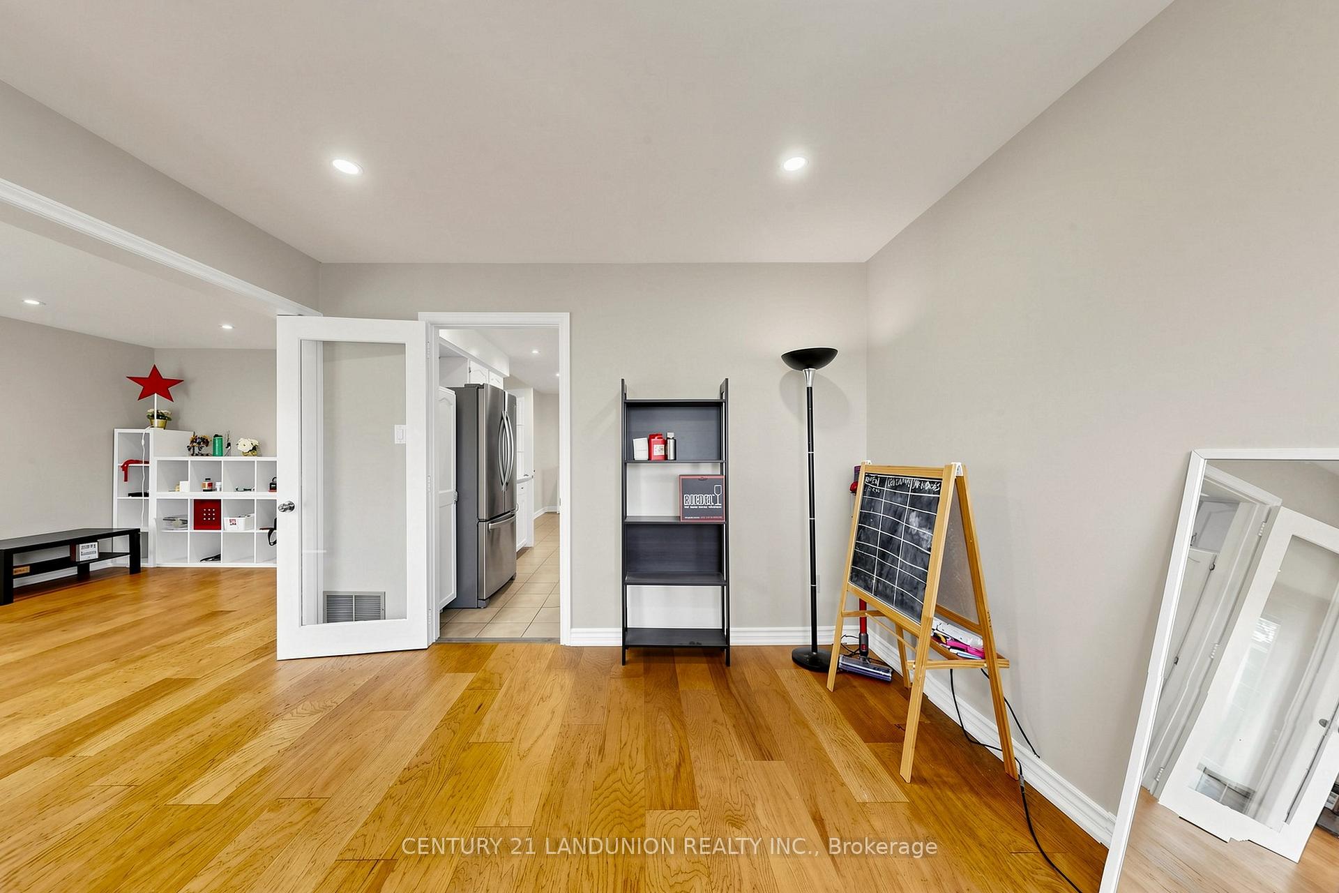Photo 5 of 329 Atha Avenue, Richmond Hill, Harding — HOMEH