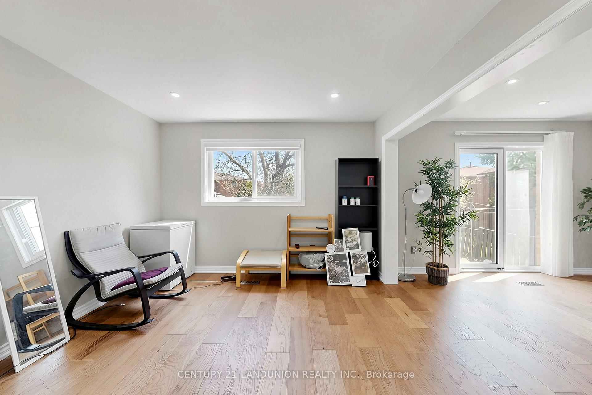 Photo 6 of 329 Atha Avenue, Richmond Hill, Harding — HOMEH