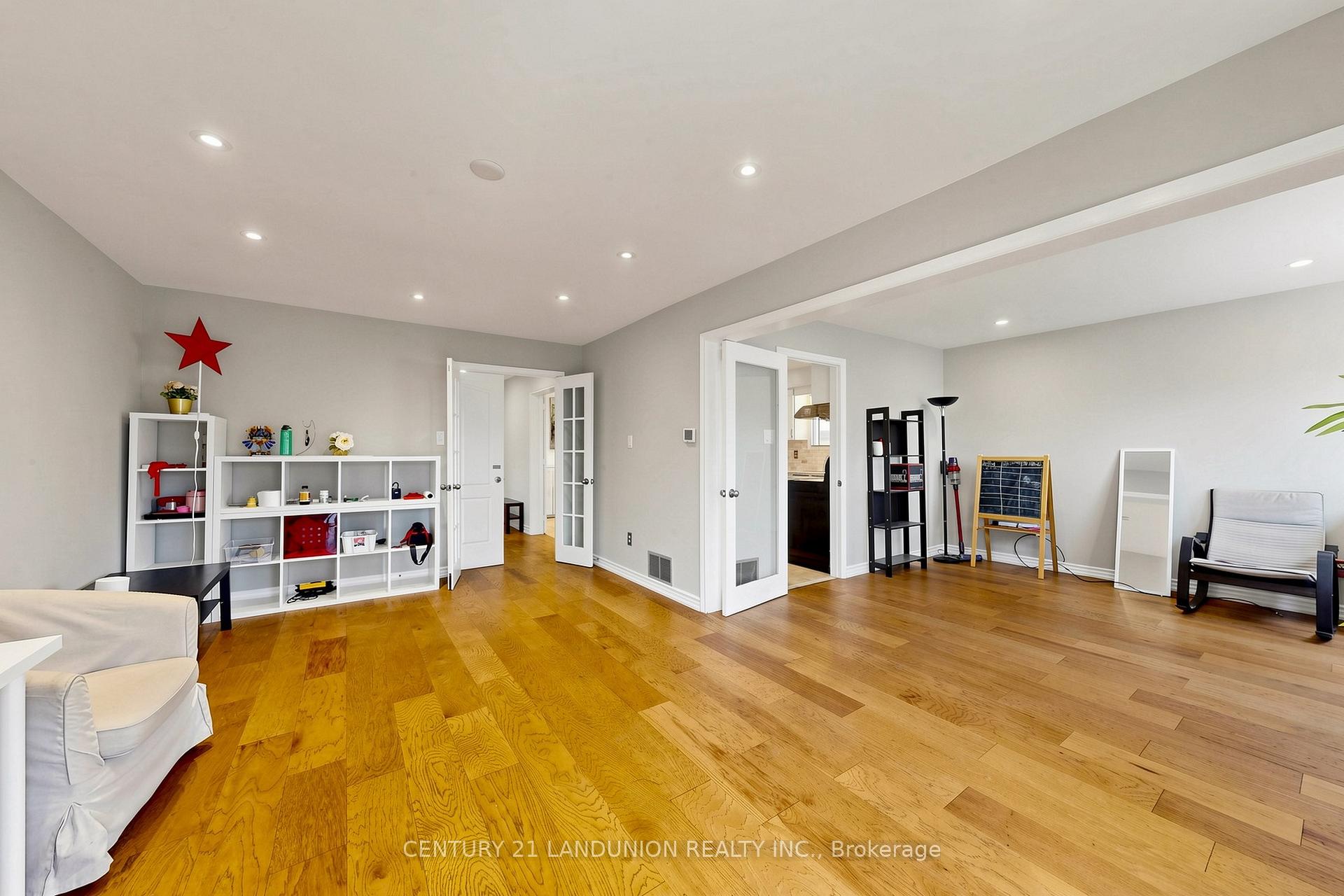 Photo 7 of 329 Atha Avenue, Richmond Hill, Harding — HOMEH
