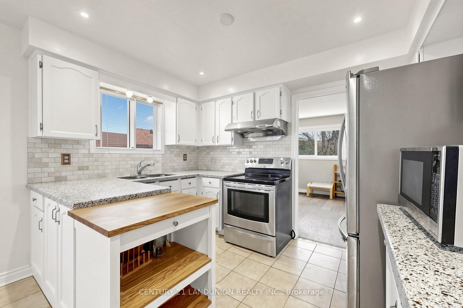 Photo 8 of 329 Atha Avenue, Richmond Hill, Harding — HOMEH